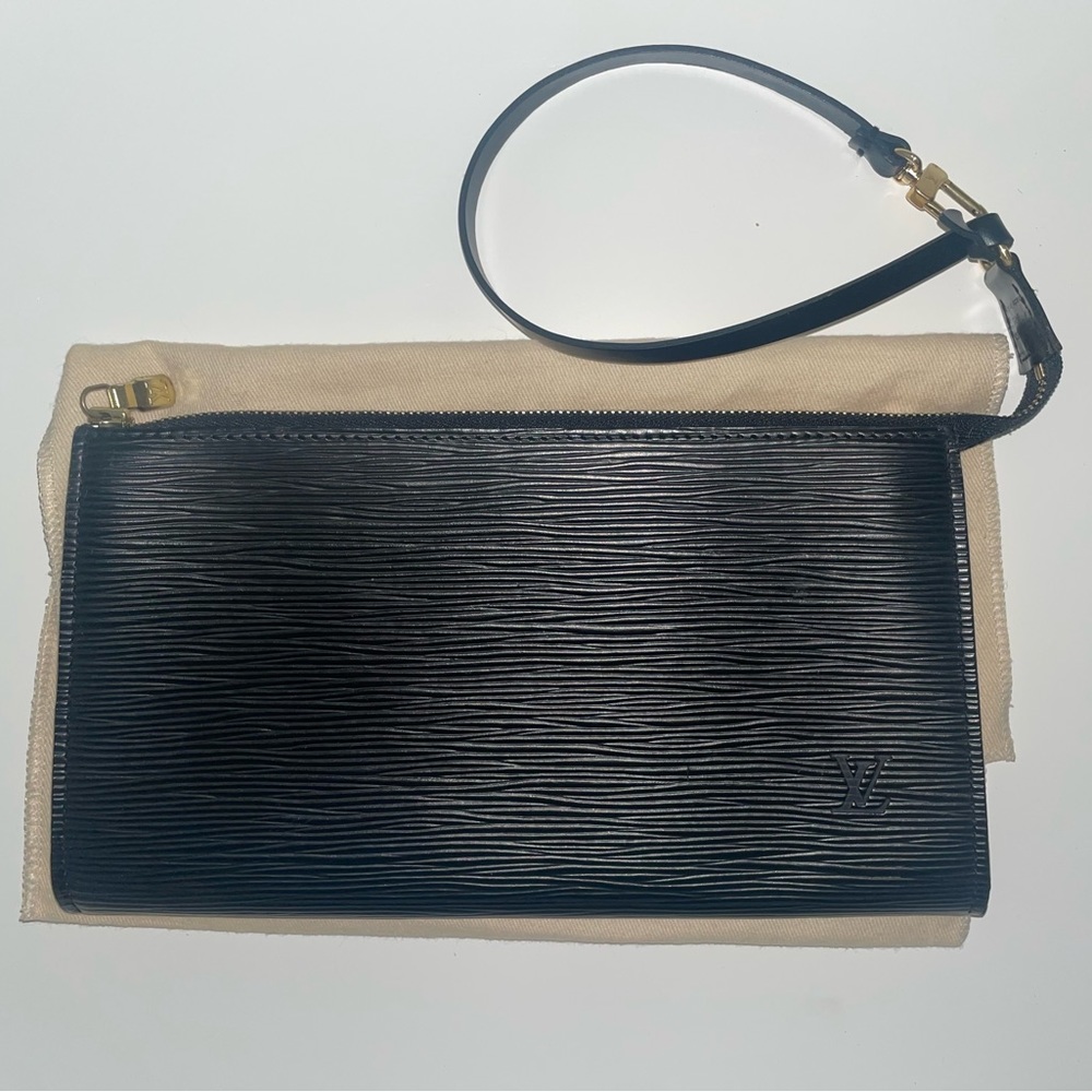Louis Vuitton vintage black Epi Pochette